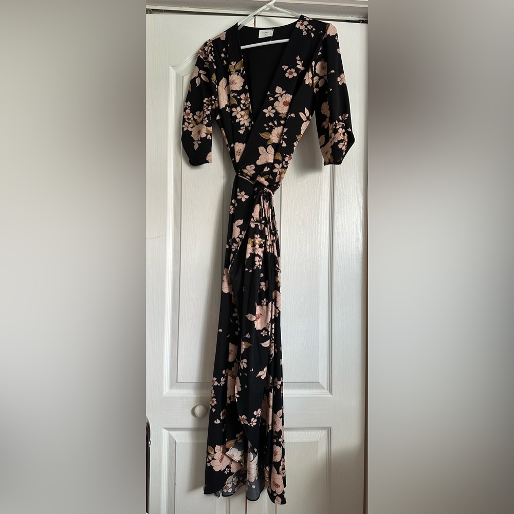 Brand new, never worn Everly brand dress in size L